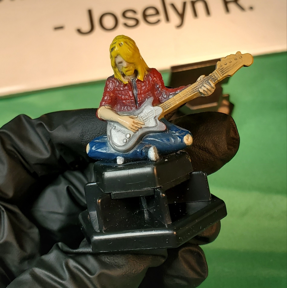 Set of 2 Game Pieces (Kurt Cobain). Trivial Pursuit 90s Time Capsule Edition.